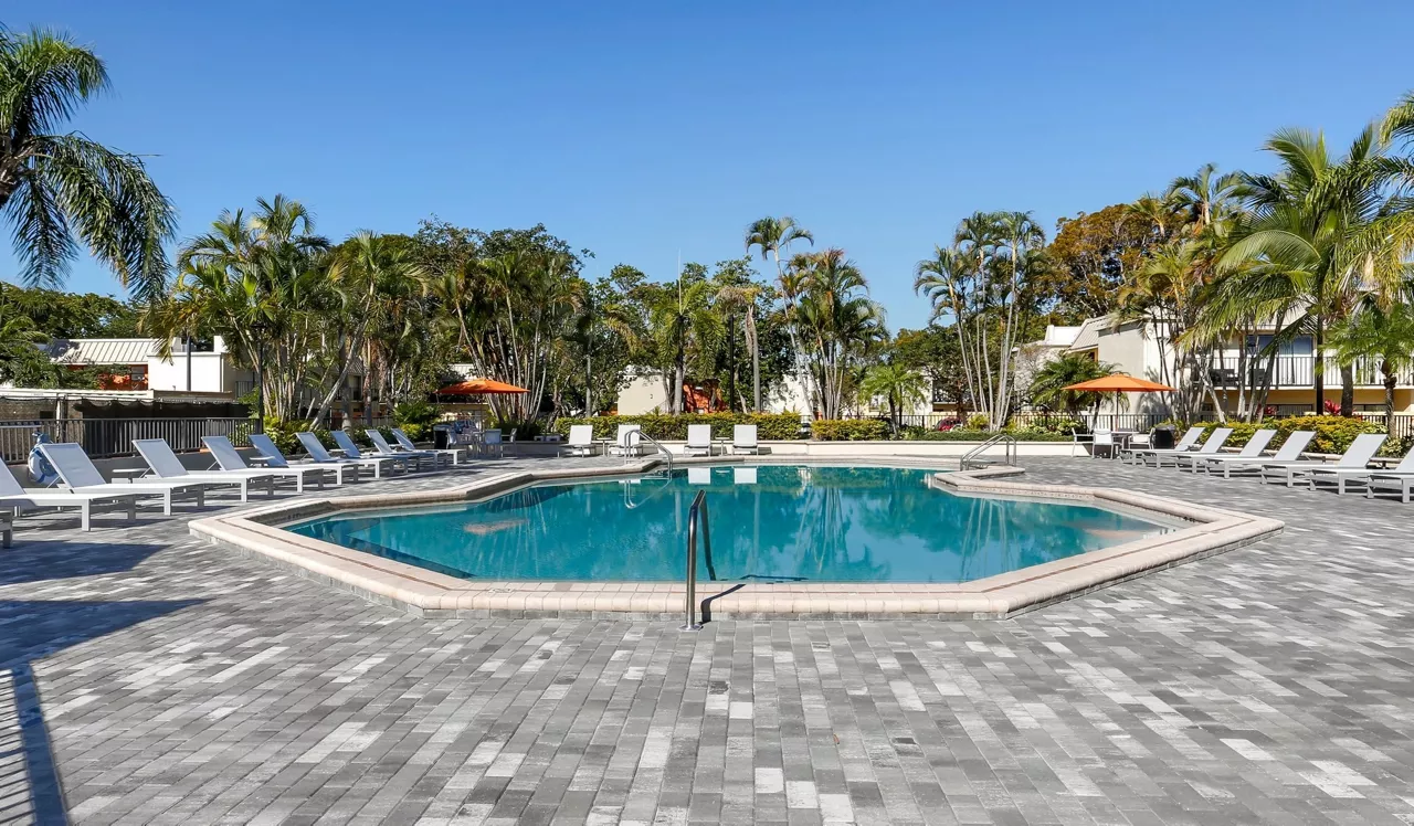 Four Quarters - Miami, FL - pool