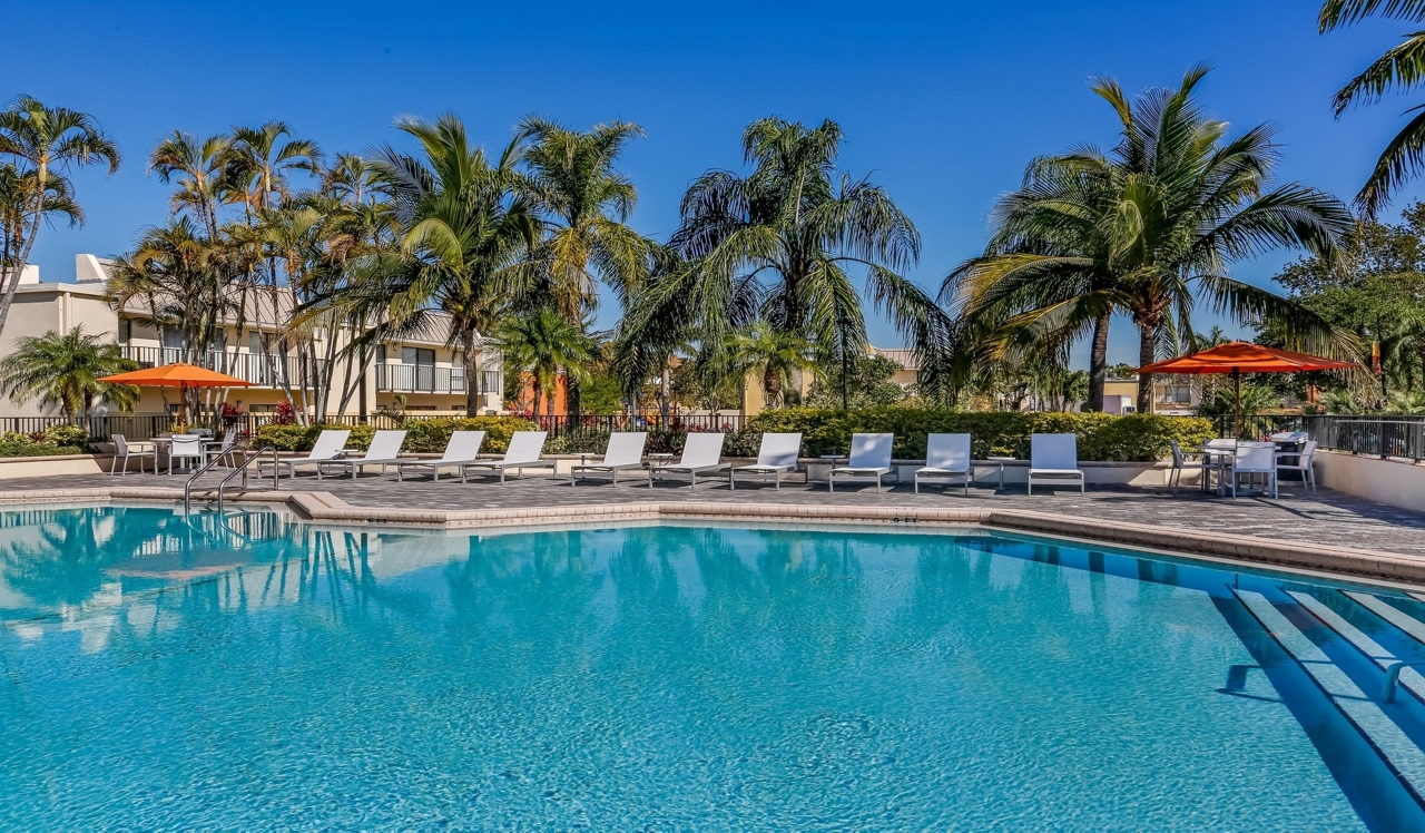 Four Quarters Apartments - Miami, FL - Pool