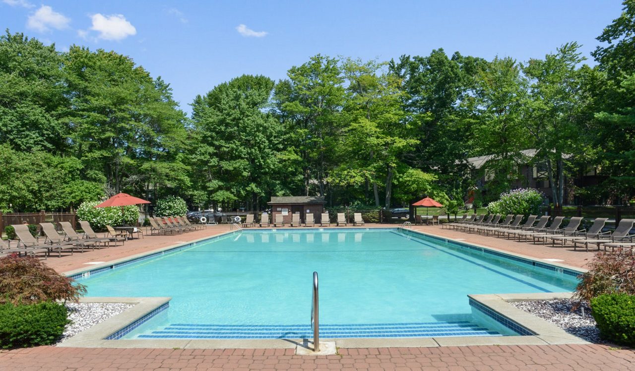 Royal Crest North Andover - Andover, MA - pool