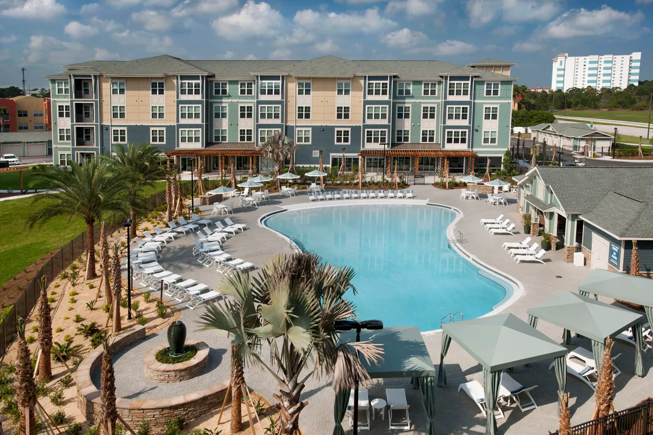 Citi Lakes in Orlando, FL - Pool