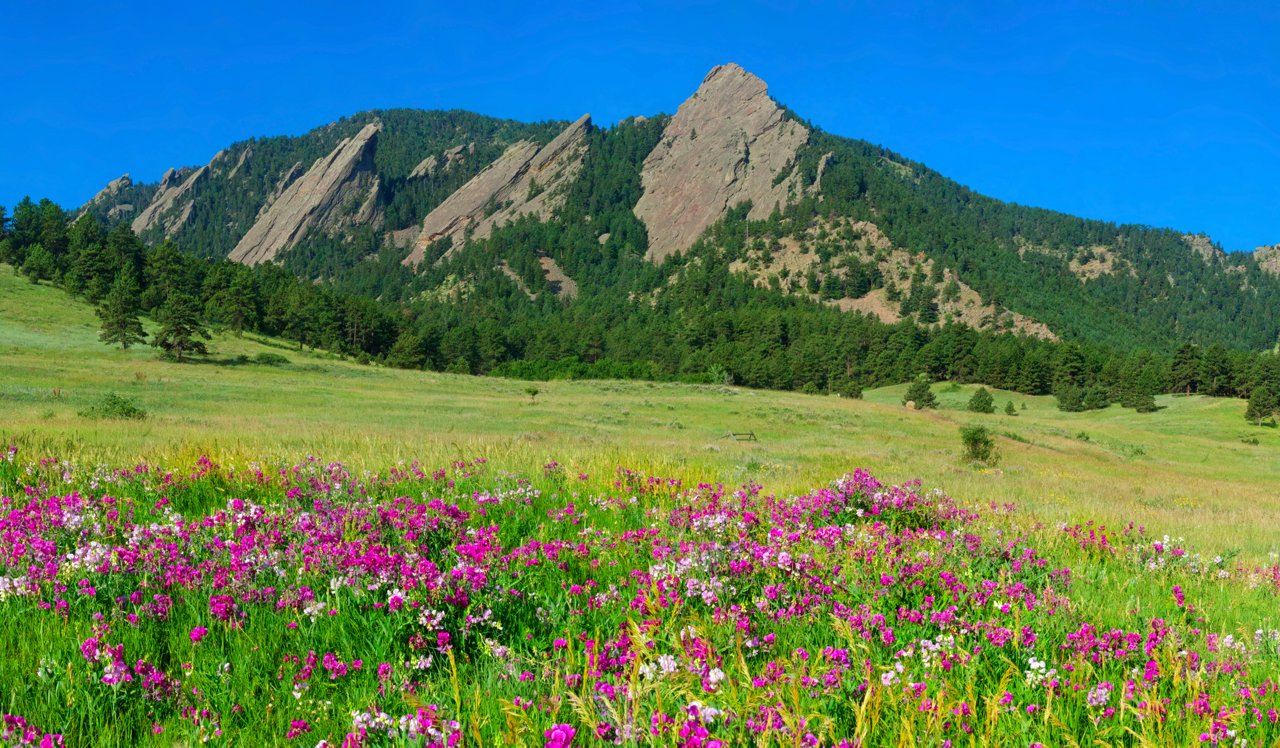 Meadow Creek - Boulder, CO - Flatirons.<p style="text-align: center;">&nbsp;</p>
<p style="text-align: center;">Enjoy views of the Flatirons just outside your door.</p>
