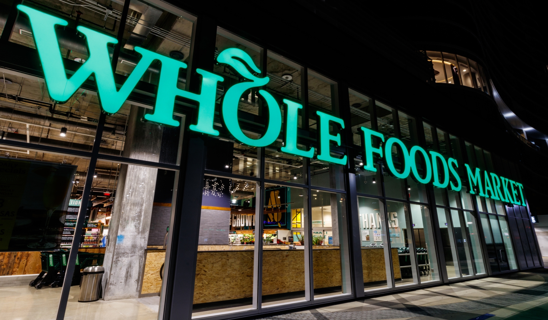 Axiom Aparmtents - Cambridge, MA - Whole foods.&nbsp;
Whole Foods Market is just a 9-minute bike ride from your front door.
