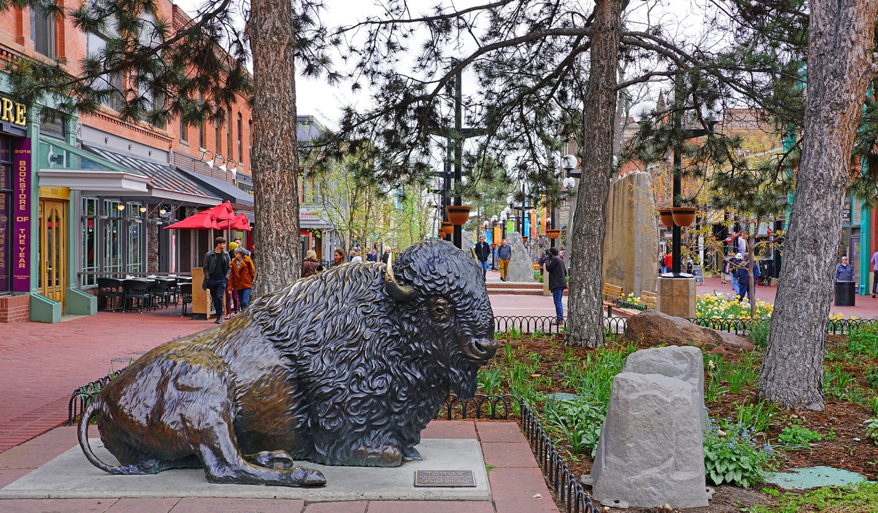 Verdant - Boulder, CO - Pearl Street.<p>&nbsp;</p>
<p style="text-align: center;">Spend a day out at Pearl Street Mall and soak in the beauty of the Flatirons with all of the charm that Boulder has to offer.</p>
