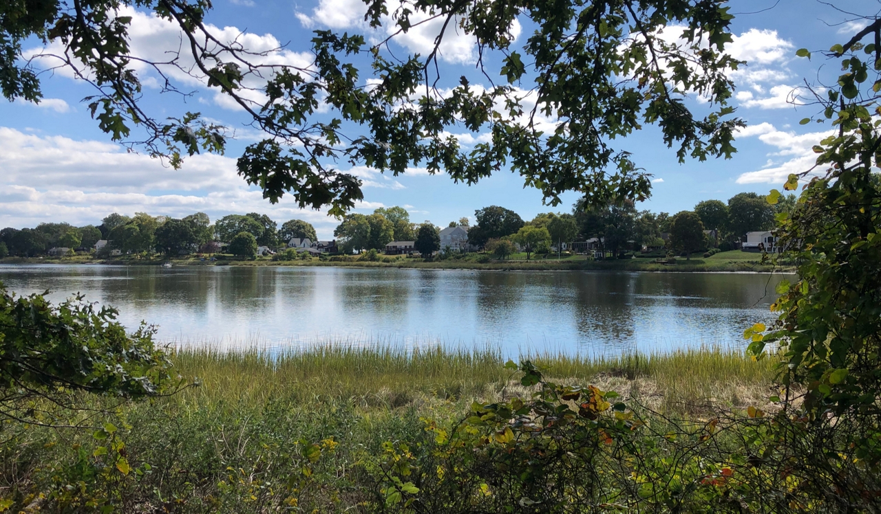 Royal Crest Warwick - Warwick, RI - Warwick City Park.<p>&nbsp;</p>
<p style="text-align: center;">Enjoy a walk at several nearby parks including Warwick City Park within 10 minutes of Royal Crest Warwick.</p>
