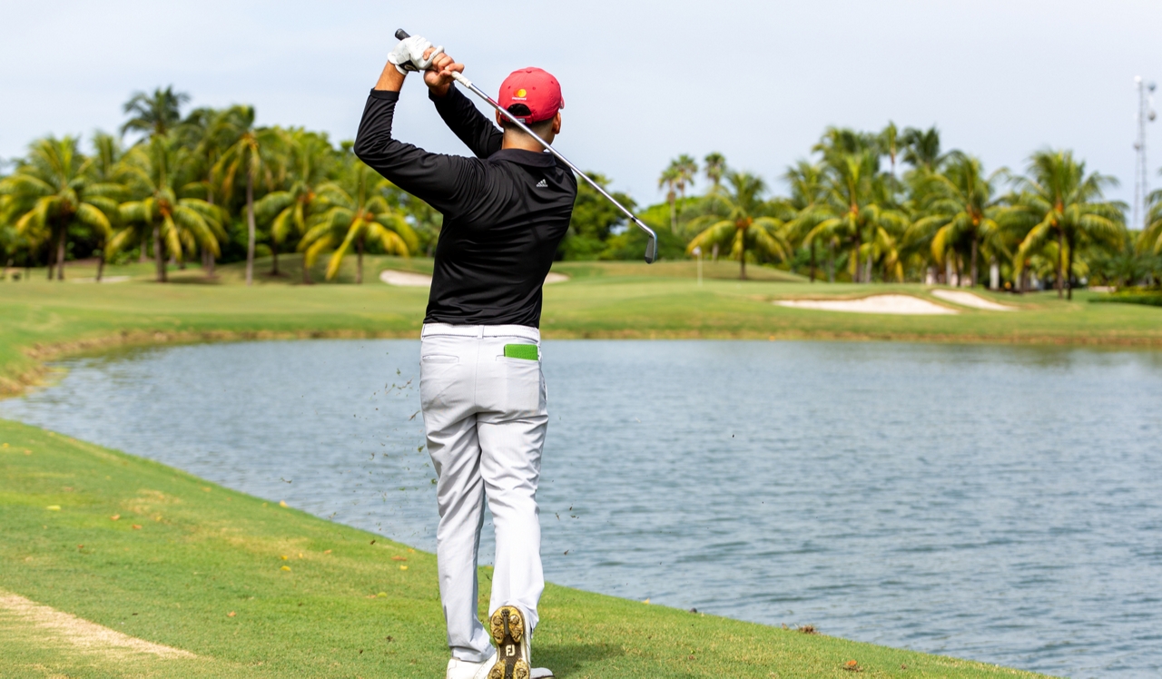 Waterways Village - Aventura, FL - Golfing.<p style="text-align: center;">&nbsp;</p>
<p style="text-align: center;">Play a round of 18 at one of several nearby courses including Turnberry Isle Country Club 1.5 miles south of Waterways.</p>
