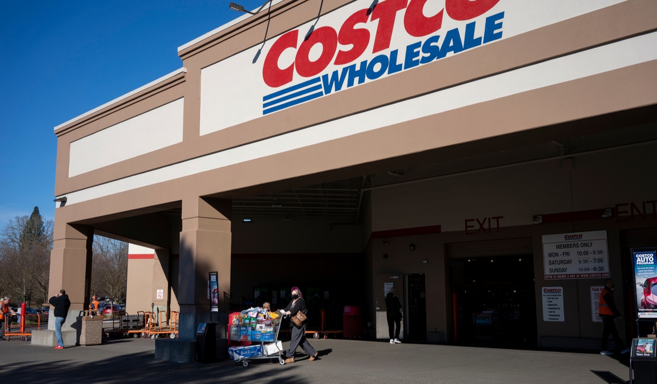 Royal Crest Estates Apartments in Nashua, NH - Costco.<p style="text-align: center;">&nbsp;</p>
<p style="text-align: center;">Get everything you need at Costco Wholesale, just 7 minutes away.</p>
