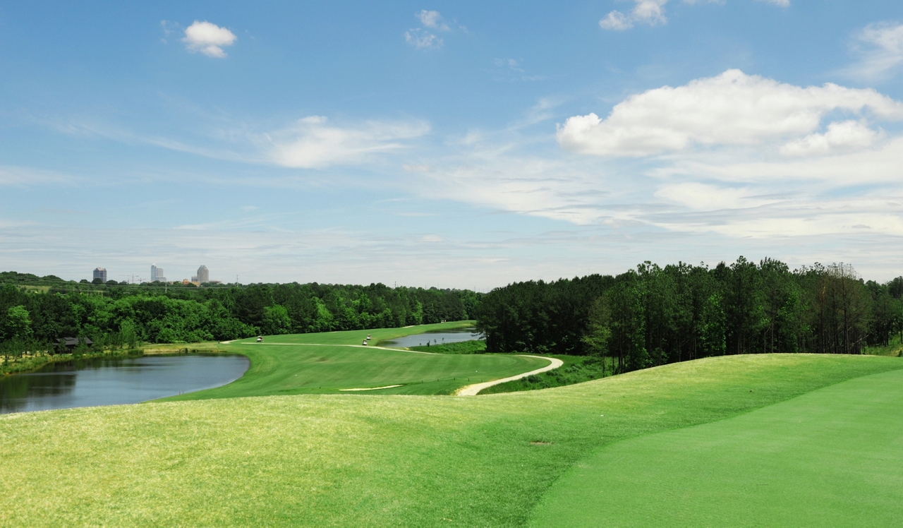 Sunnybrook Residences - Raleigh, NC - Raleigh Country Club.<p>&nbsp;</p>
<p style="text-align: center;">Play a round of 18 holes on the scenic fairways at Raleigh Country Club, the last design from acclaimed golf course designer Donald Ross, a 6-minute drive away.</p>
