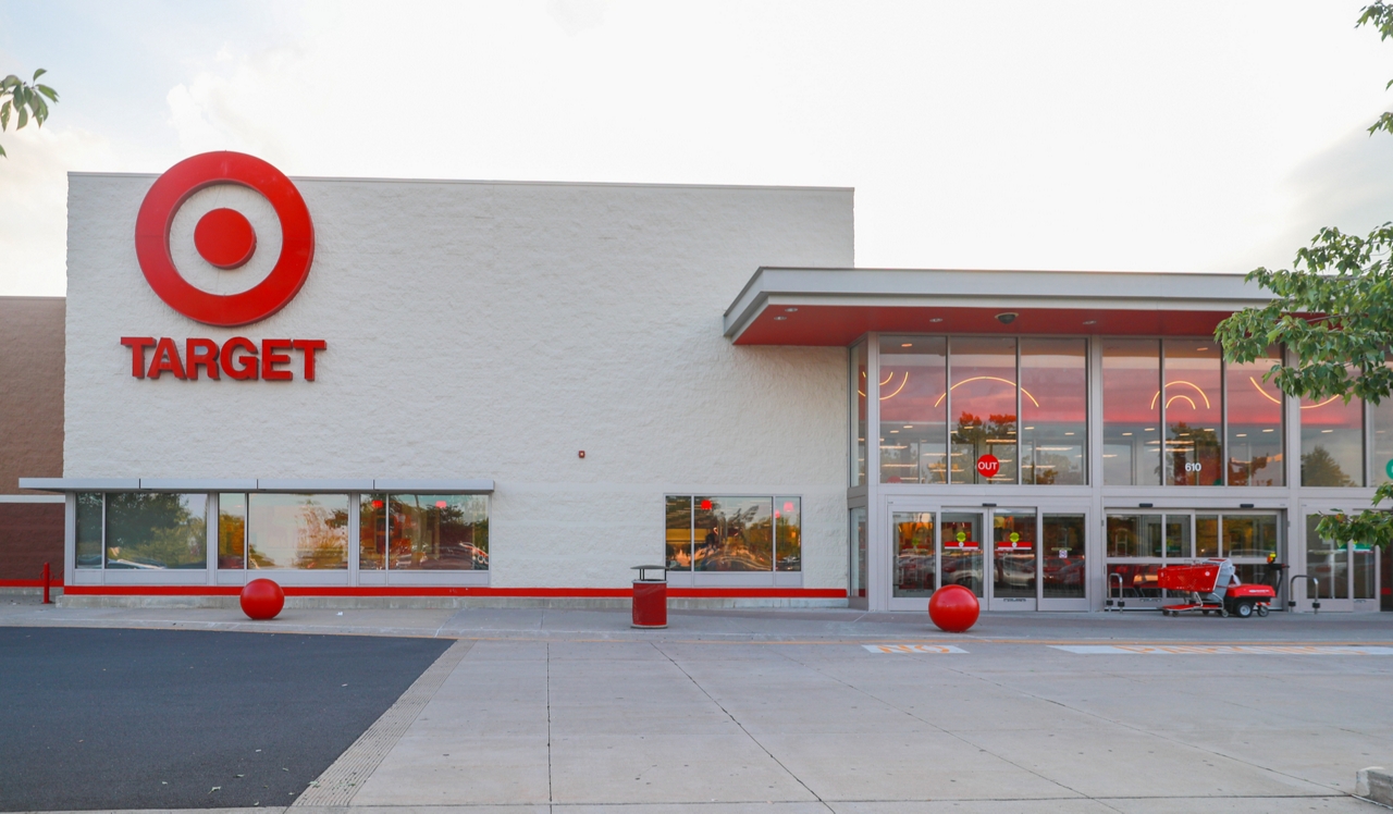 Royal Crest Marlboro - Marlborough, MA - Target.<p>&nbsp;</p>
<p style="text-align: center;">Target, Market 32, and other grocerers all located less than a 10-minute drive from home.</p>
