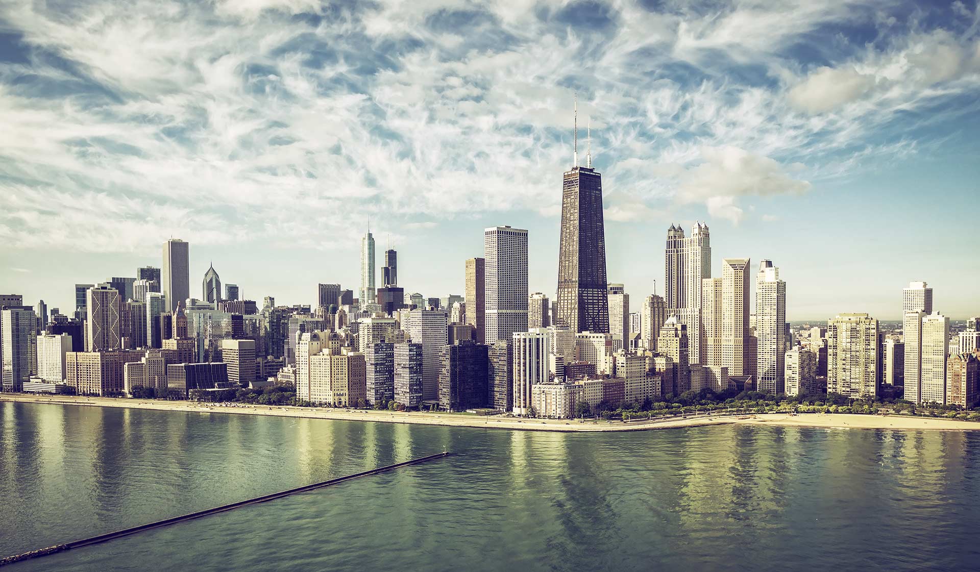 Yorktown Apartment Homes – Lombard, IL – City Skyline.&nbsp;
You're conveniently located in the western suburbs and 22 miles from downtown Chicago.
