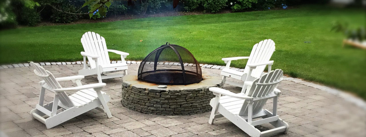 A fire pit with chairs surrounding it