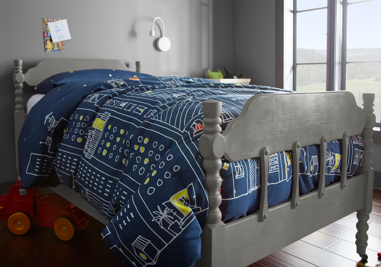 CHALK painted in SMOKEY EYES