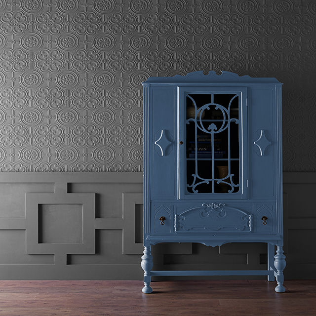 CHALK painted in AUTHENTIC NAVY