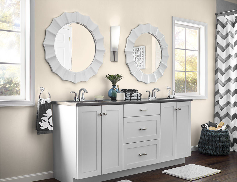 Bathroom painted in IVORY PORCELAIN