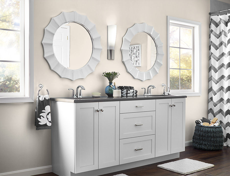 Bathroom painted in CHAMPAGNE WHITE
