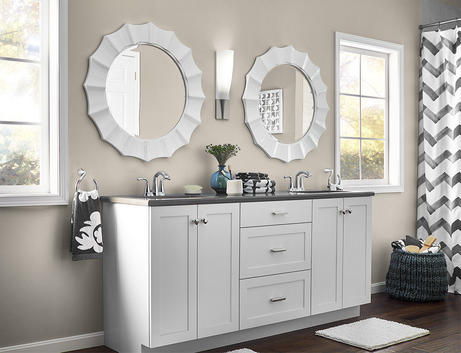 Bathroom painted in PORTOBELLO