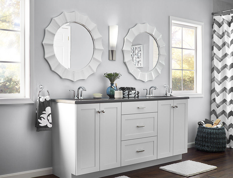 Bathroom painted in BRUSHED METAL