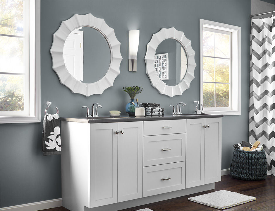 Bathroom painted in OLD LAMPPOST