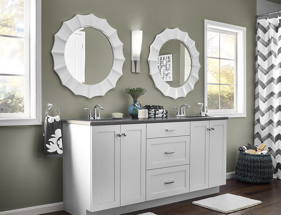 Bathroom painted in ROYAL IVY