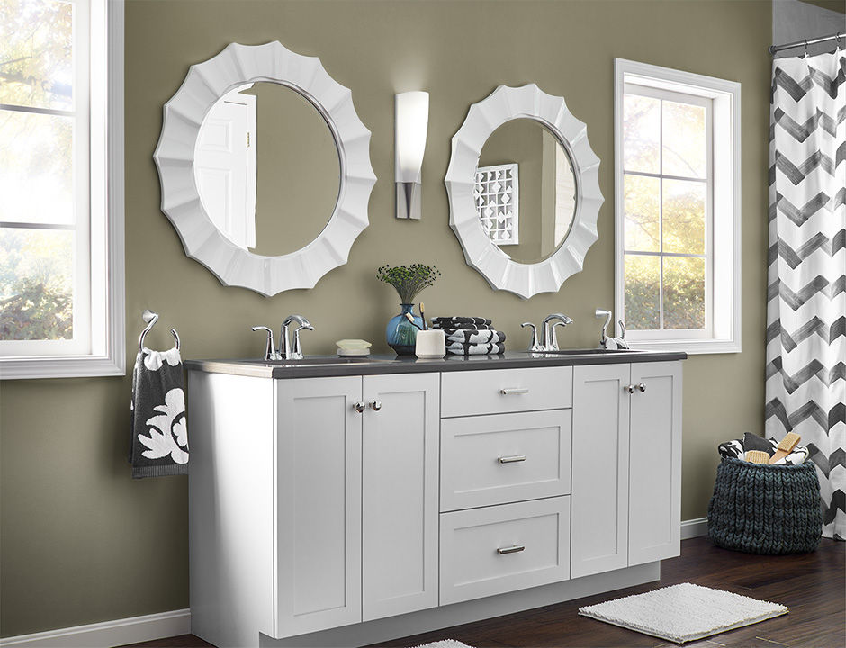 Bathroom painted in GRAPE ARBOR