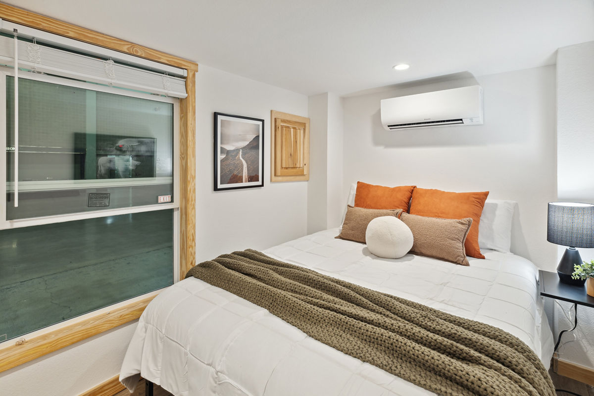 APS-544SL: aps 544sl primary bedroom 2