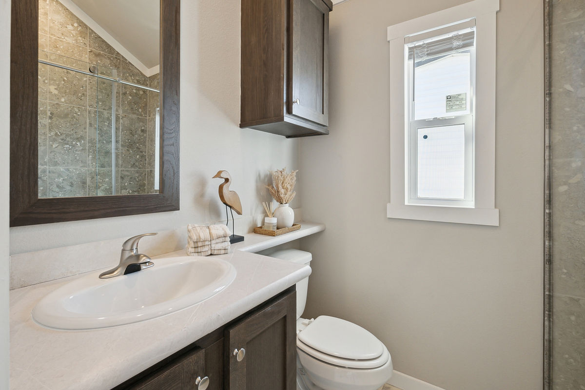 APX-118: apx 118 bathroom2
