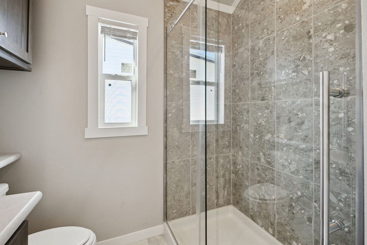 APX-118: apx 118 bathroom3