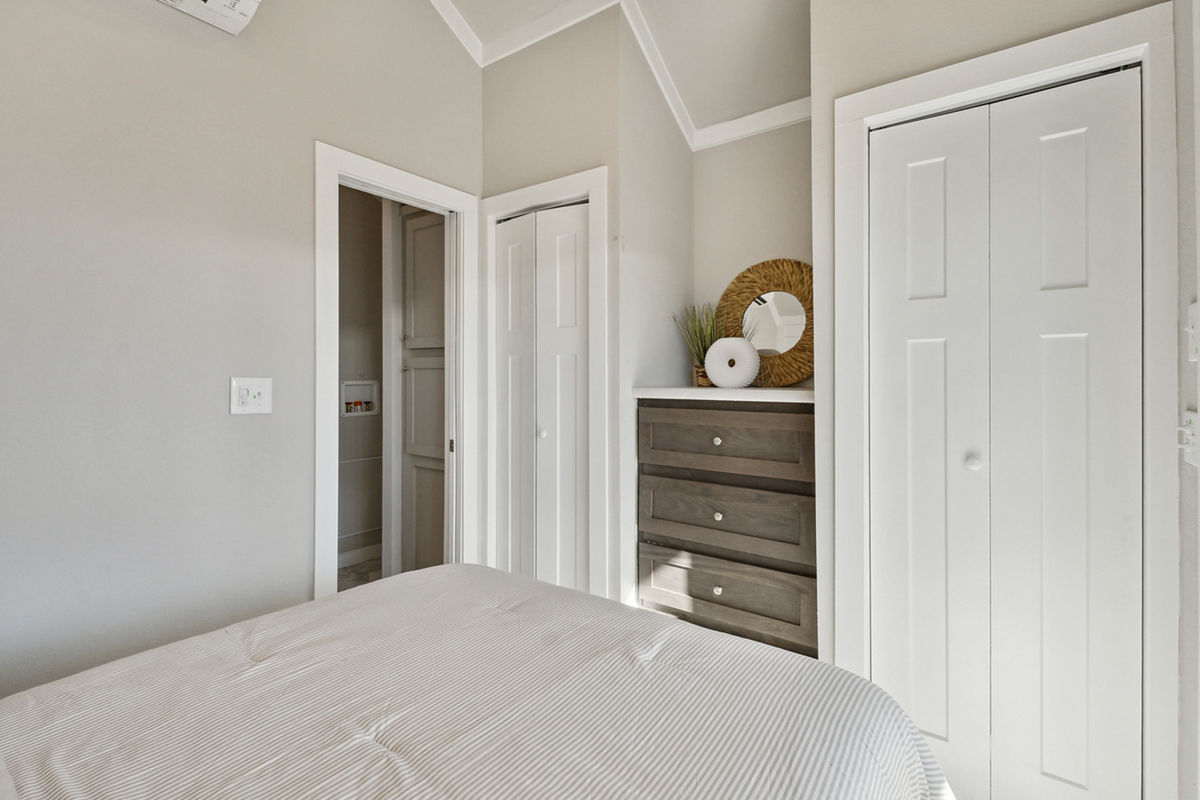 APX-118: apx 118 bedroom2