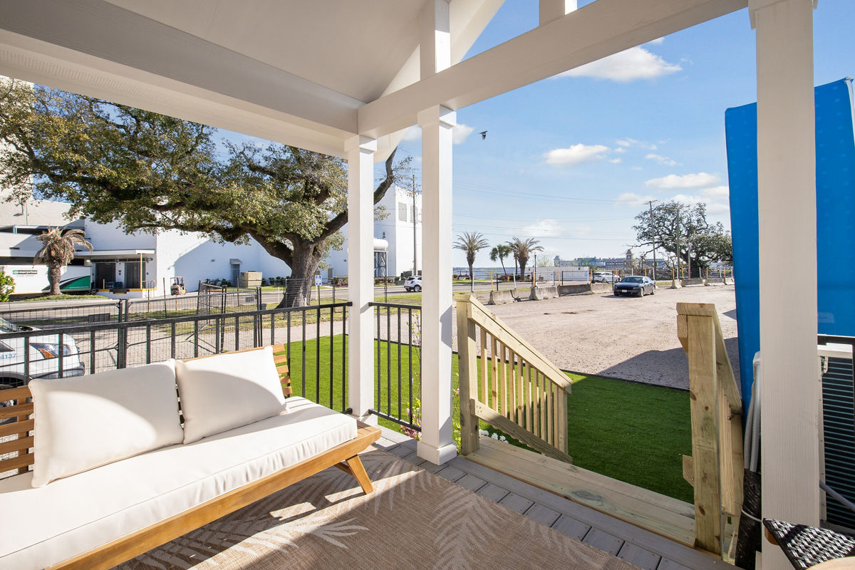 APX-118: apx 118 porch2