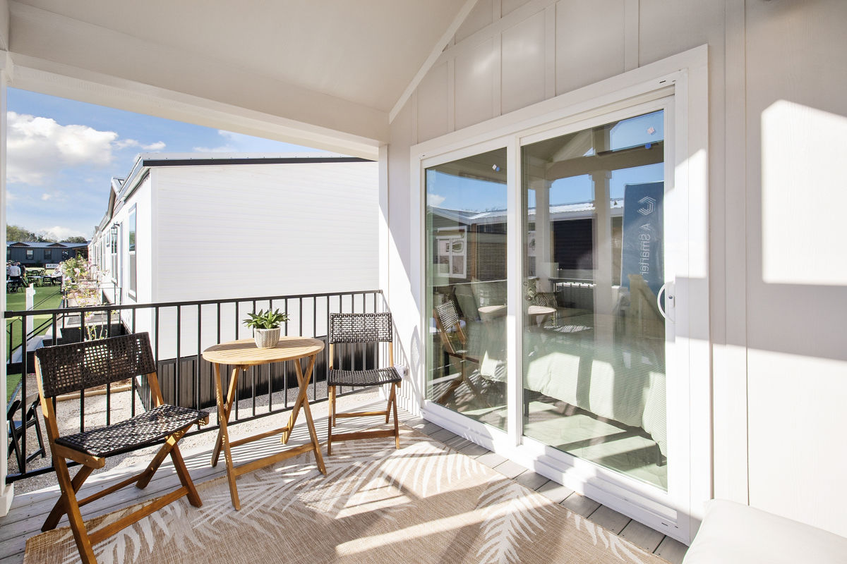APX-118: apx 118 porch