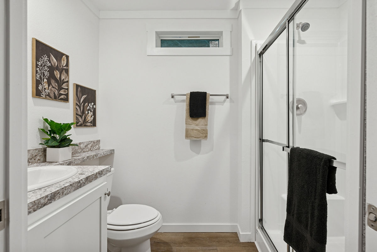 APX-150: apx 150 bath 1