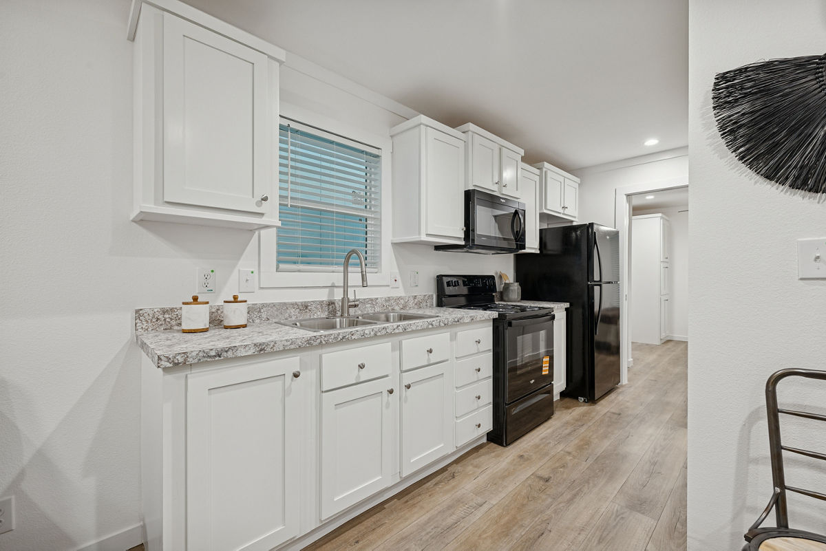 APX-150: apx 150 kitchen 1