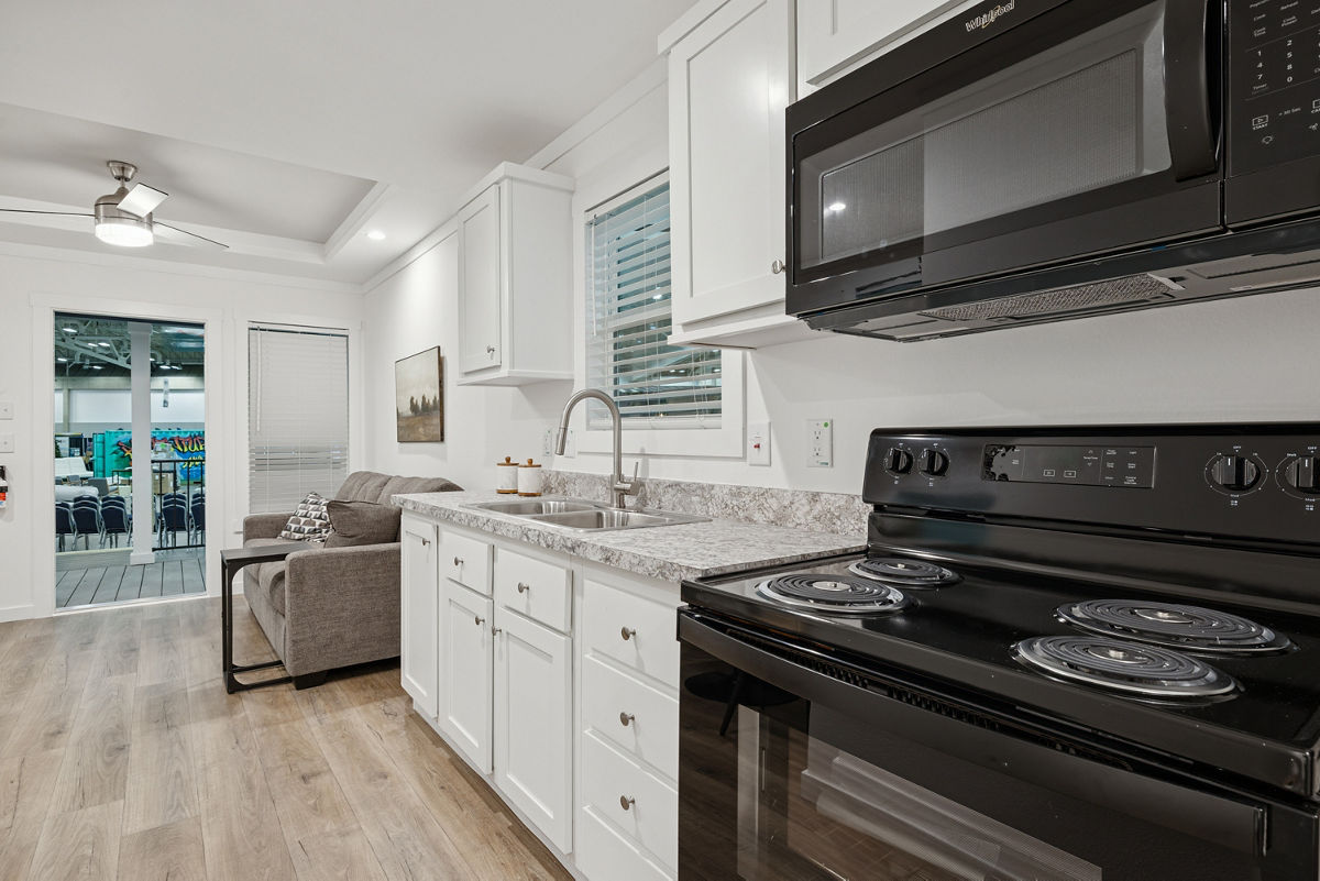 APX-150: apx 150 kitchen 2
