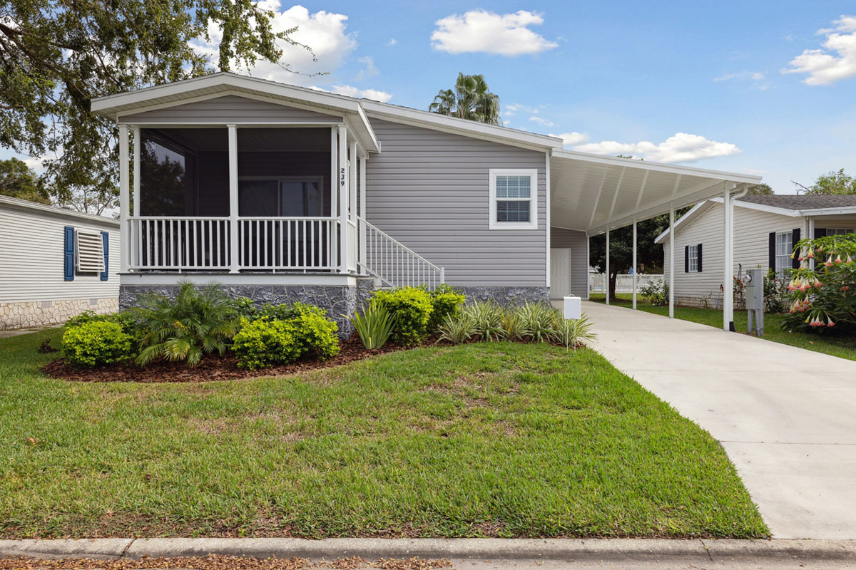 Silver Springs 4893 by Skyline
