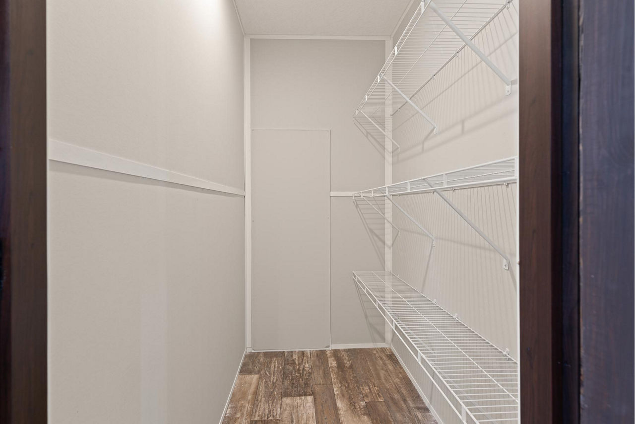 2856256-GSM-Walk-In-Pantry