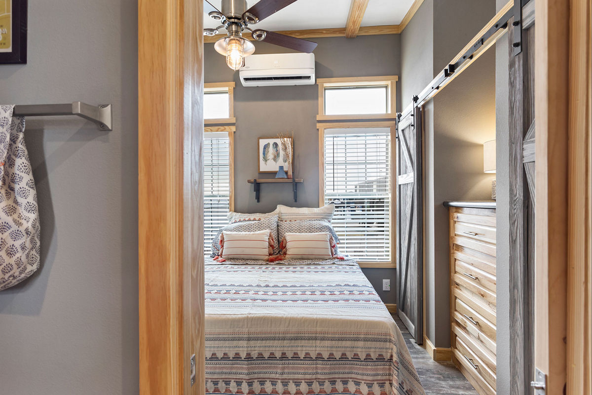 APH-520 / older APS-520MS example: 520 bedroom 1