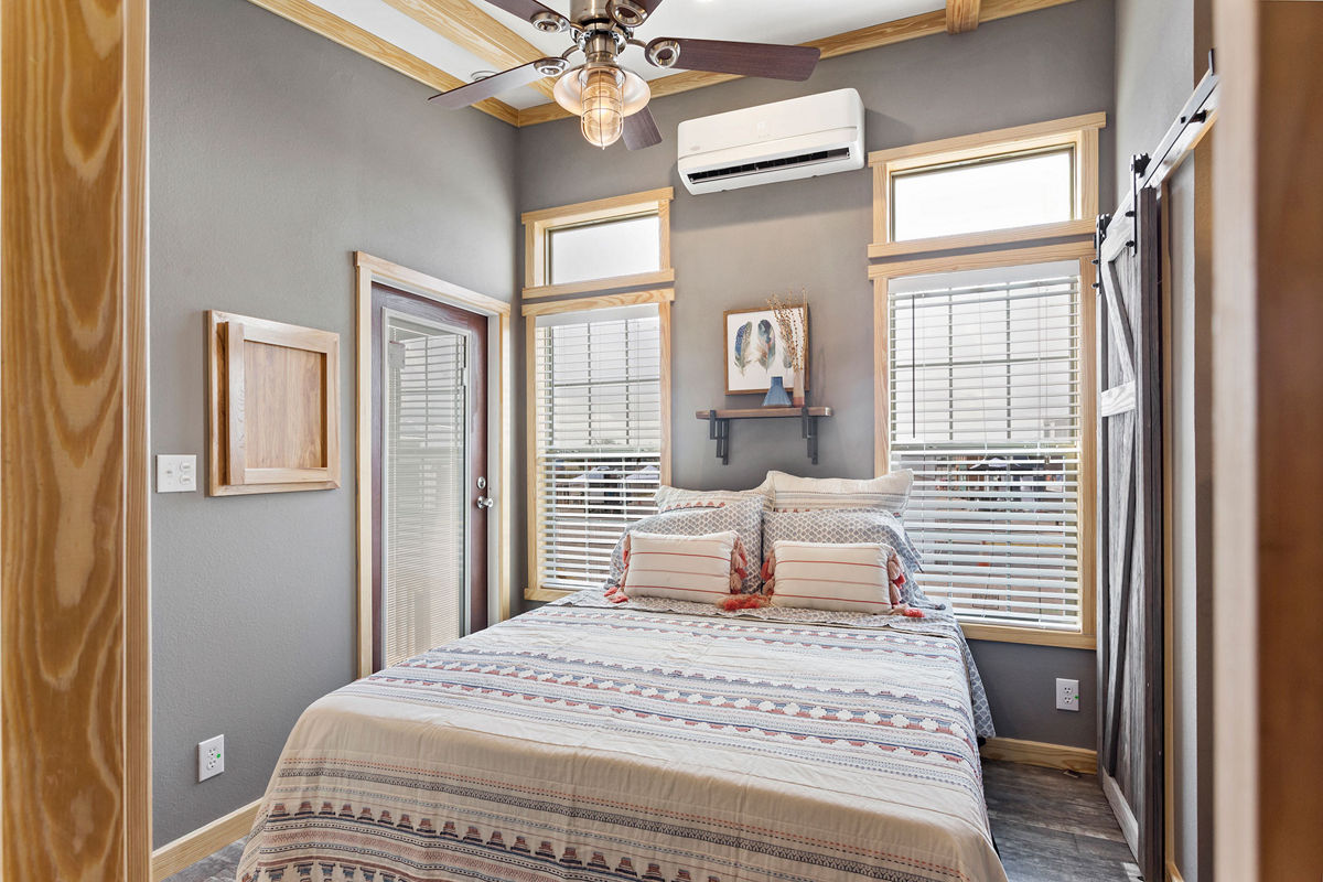 APH-520 / older APS-520MS example: 520 bedroom 2