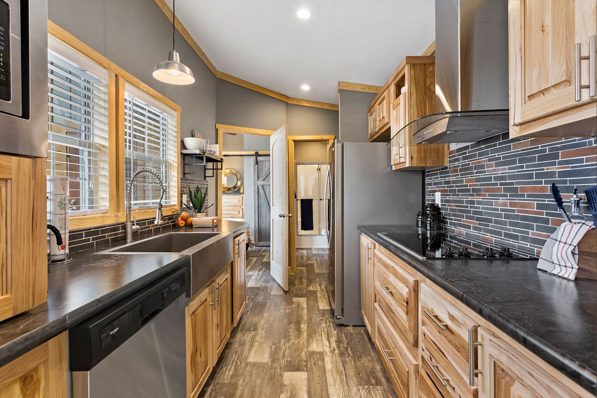 APH-520 / older APS-520MS example: 520 kitchen 1
