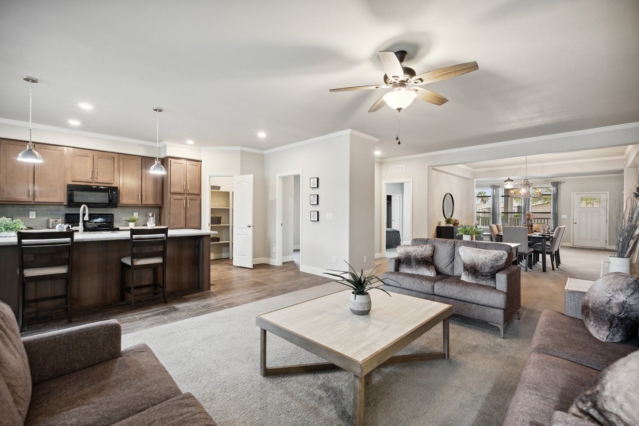 AF4074HD Family Room 3