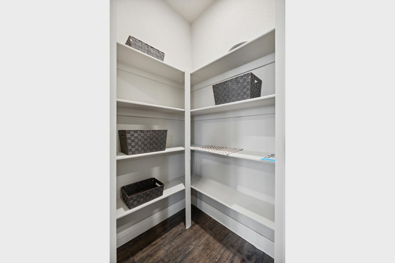 AF4074HD-Walk-In-Pantry