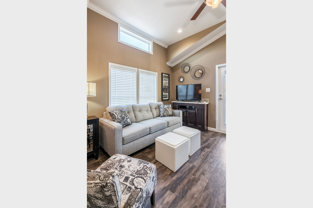 APH-630 (APS-630 example): APH 630 living room 2