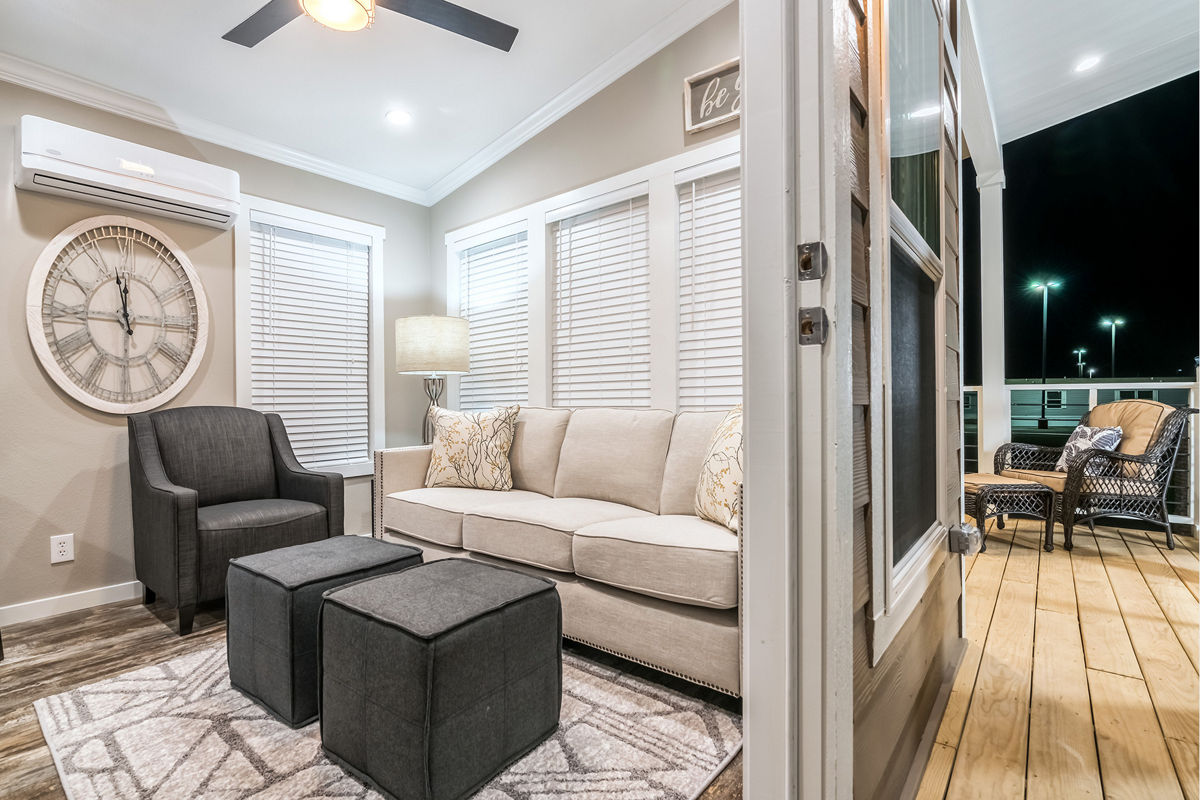 APH-520 / older APS-520MS example: APH 520 living room porch
