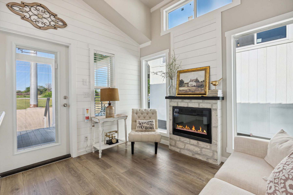 APS-522A: APS 522A Living Room (5)