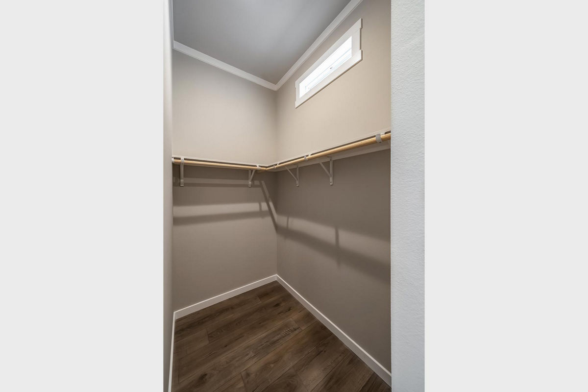 APS-522A: APS 522A Closet