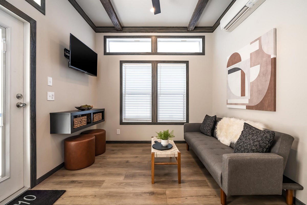 APS-522A: APS 522A Living Room 1