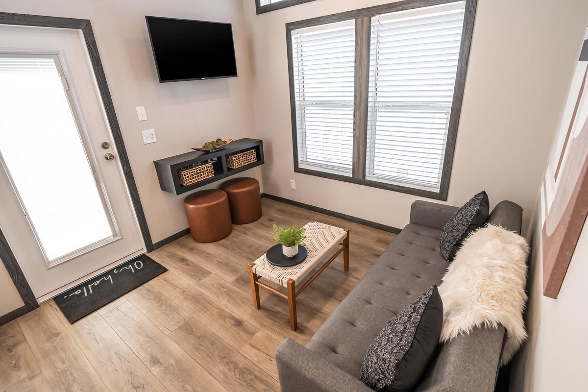 APS-522A: APS 522A Living Room 3