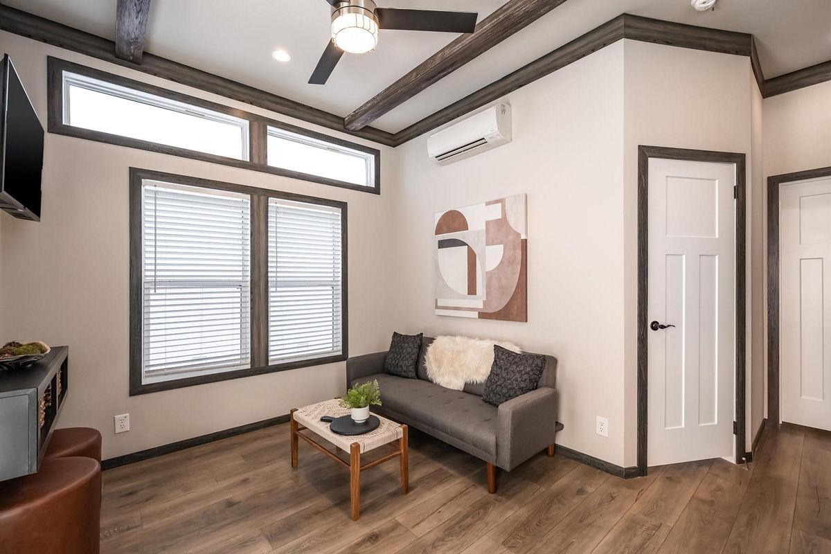 APS-522A: APS 522A Living Room 4