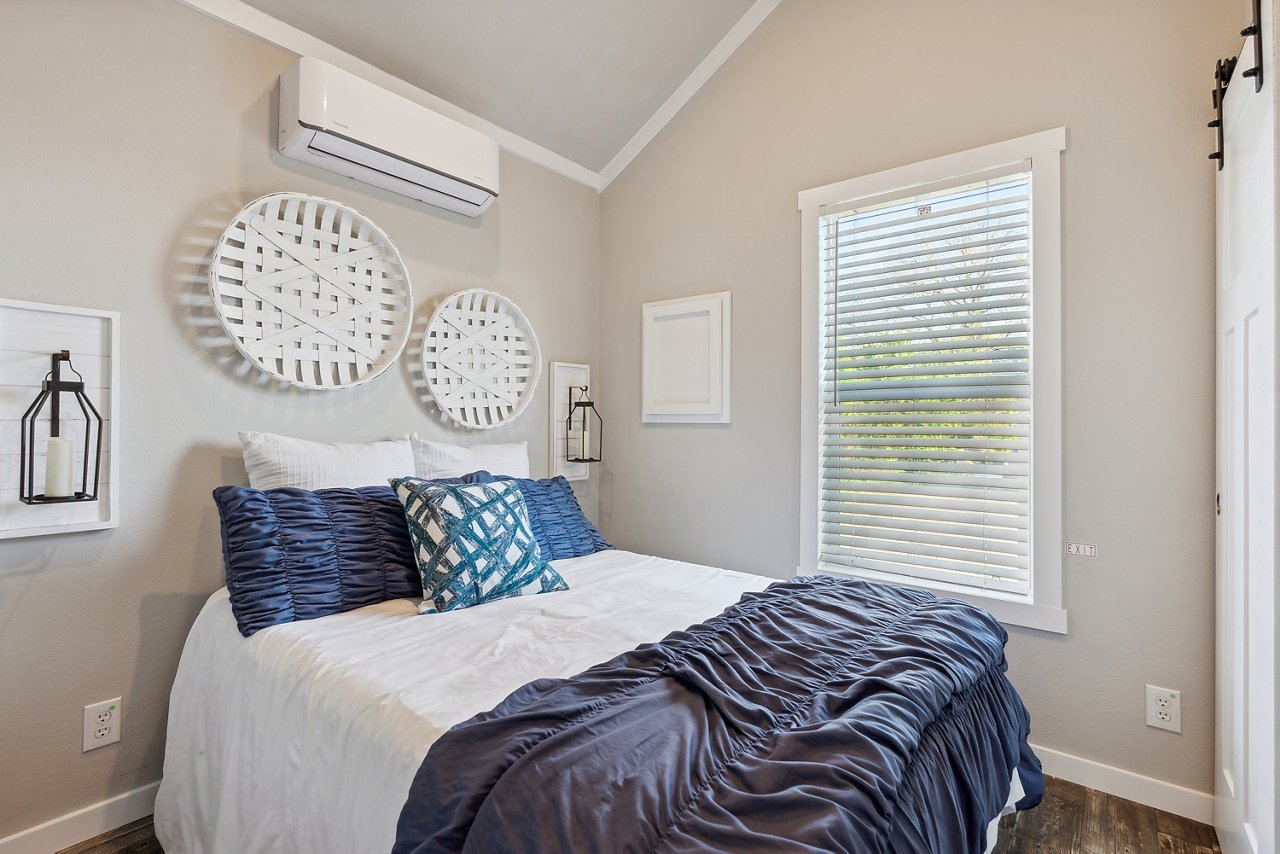 APS-528 Bedroom