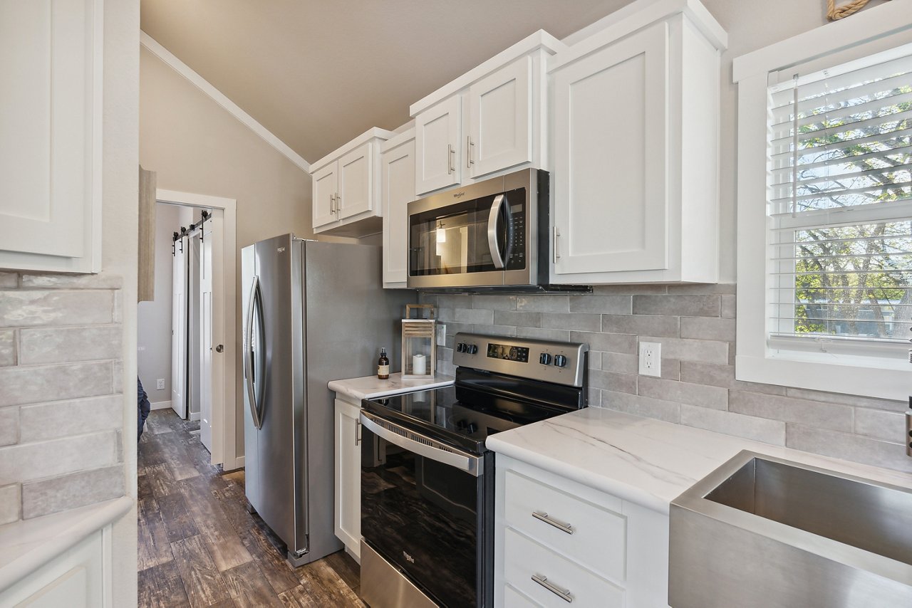 APS-528 Kitchen