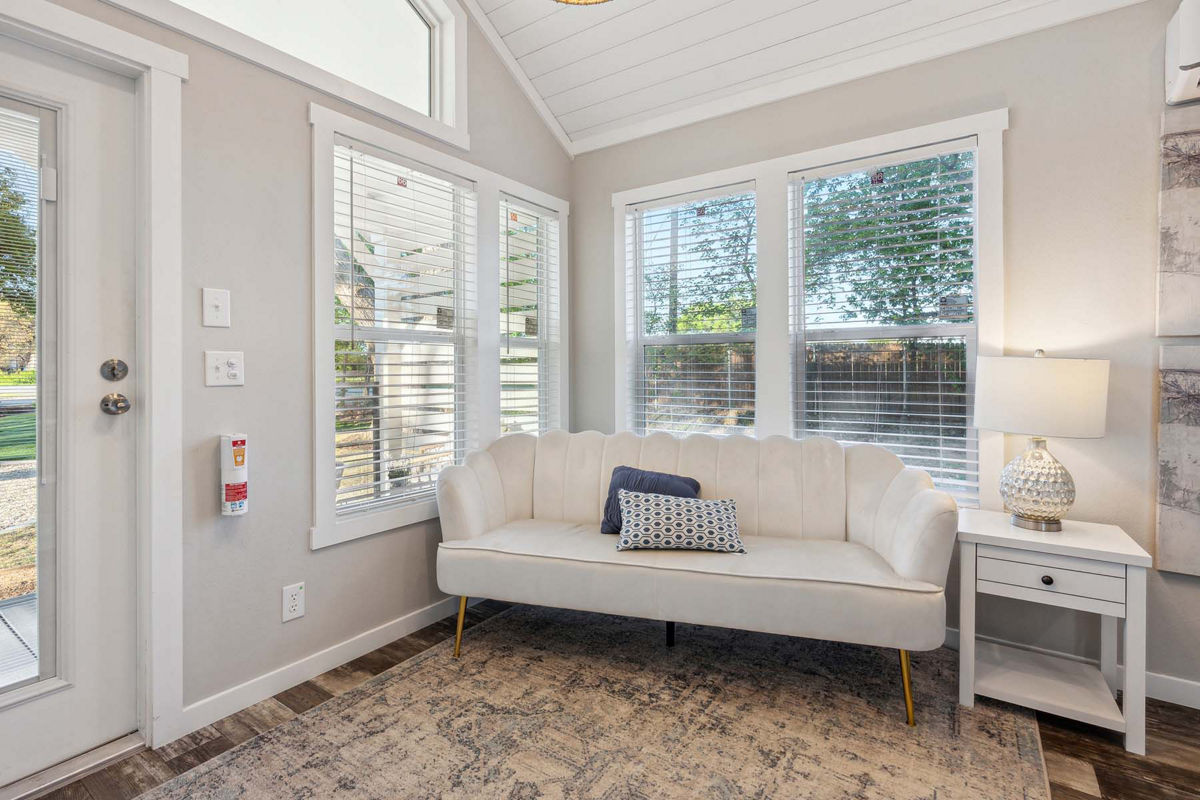 APS-528: APS 528 Living Room (2)