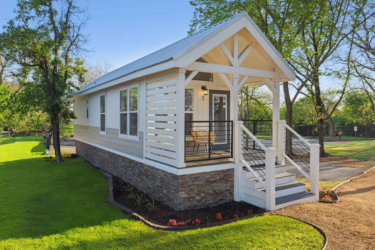 APS-528: APS 528 Exterior (5)edit